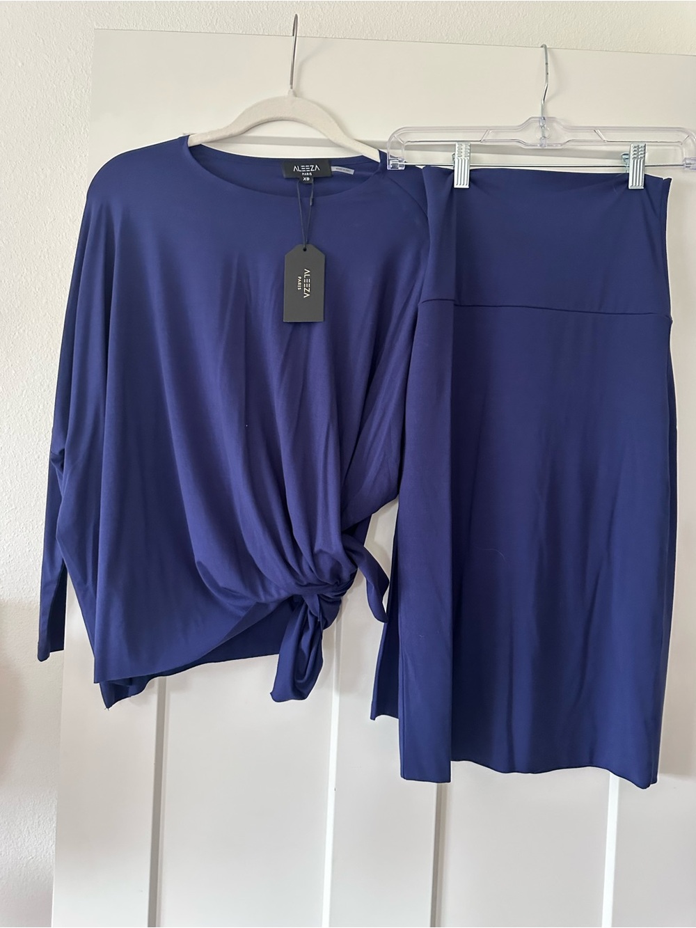 Aleeza Paris XS Navy Stretch Knit Top and matching skirt NWT IN NAVY
